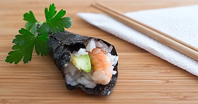 Temaki sushi z krewetkami surimi