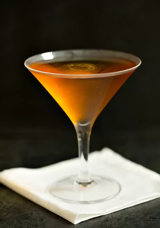 Stinger - koktajl alkoholowy z brandy i likierem miętowym