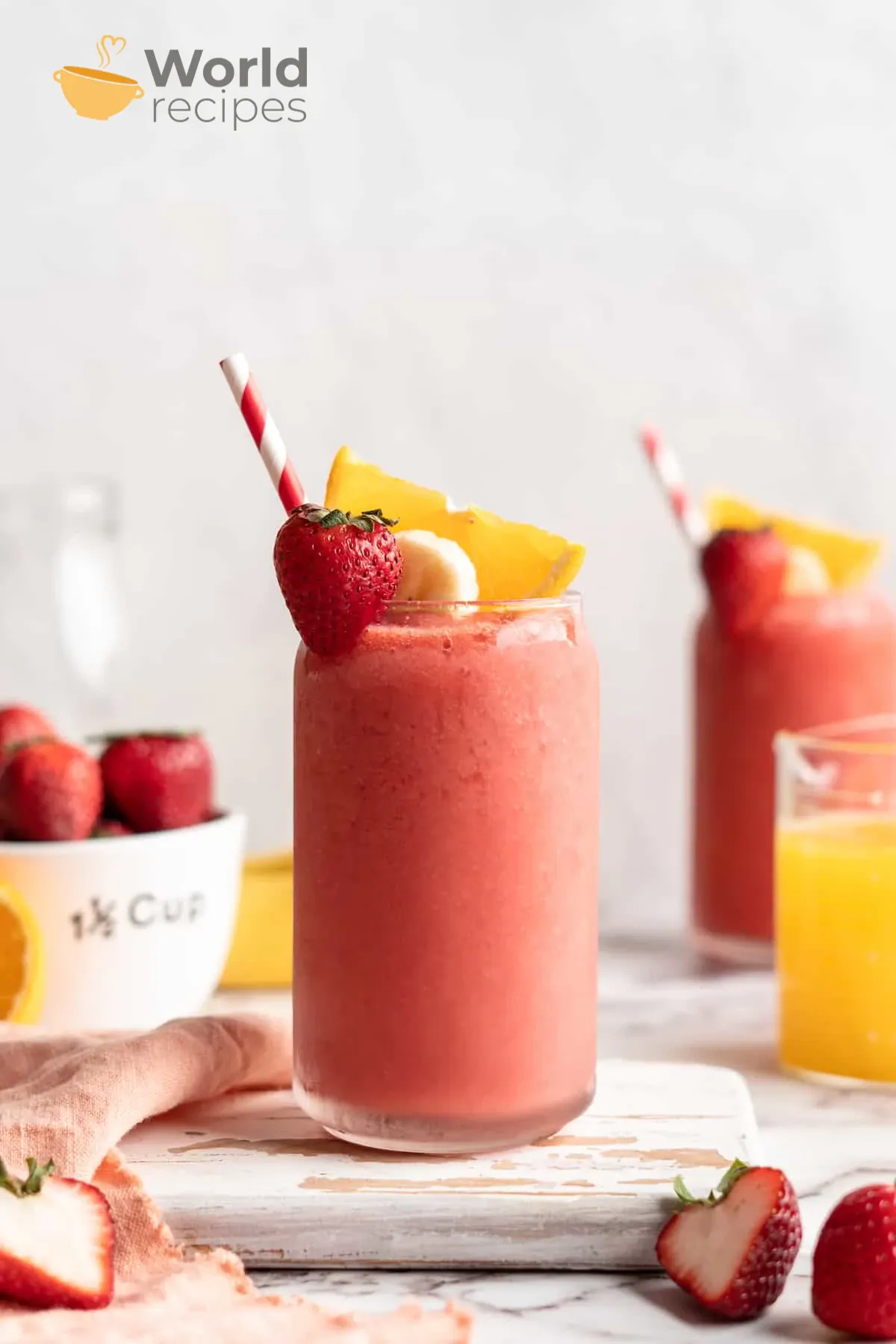 Smoothie truskawkowo-bananowe z nutą bazylii cytrynowej