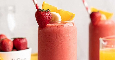 Smoothie truskawkowo-bananowe z nutą bazylii cytrynowej