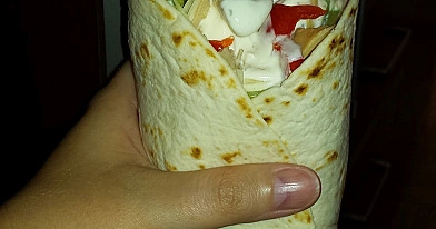 Tortilla z kurczakiem i warzywami