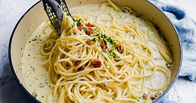 Spaghetti carbonara - przepis oryginalny ze śmietaną