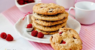 Ciasteczka z kawałkami czekolady (Chocolate chip cookies) - kokos i malina