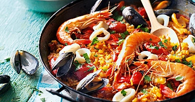 Paella z owocami morza – hiszpańska kuchnia w najlepszym wydaniu