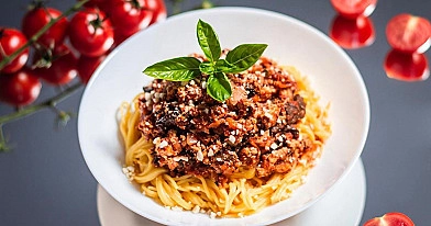 Spaghetti Bolognese z Tofu i Suszonymi Grzybami – Idealne Dla Wegan