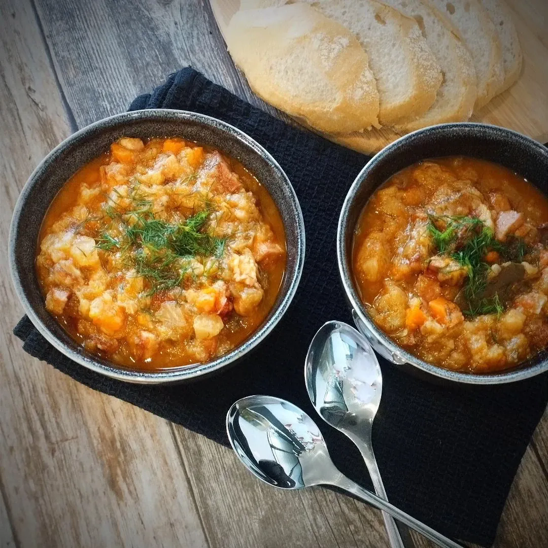 Kapusta z kiełbasą, boczkiem i pomidorami 😋🥬🍅