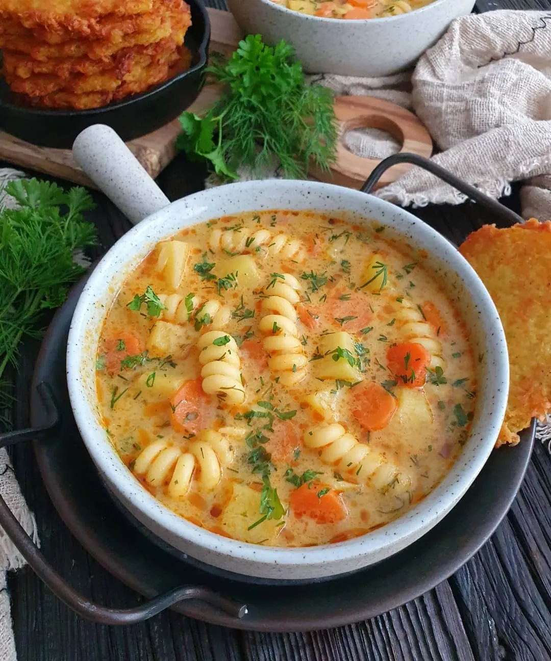 Babcina zupa koperkowa z ziemniakami i makaronem