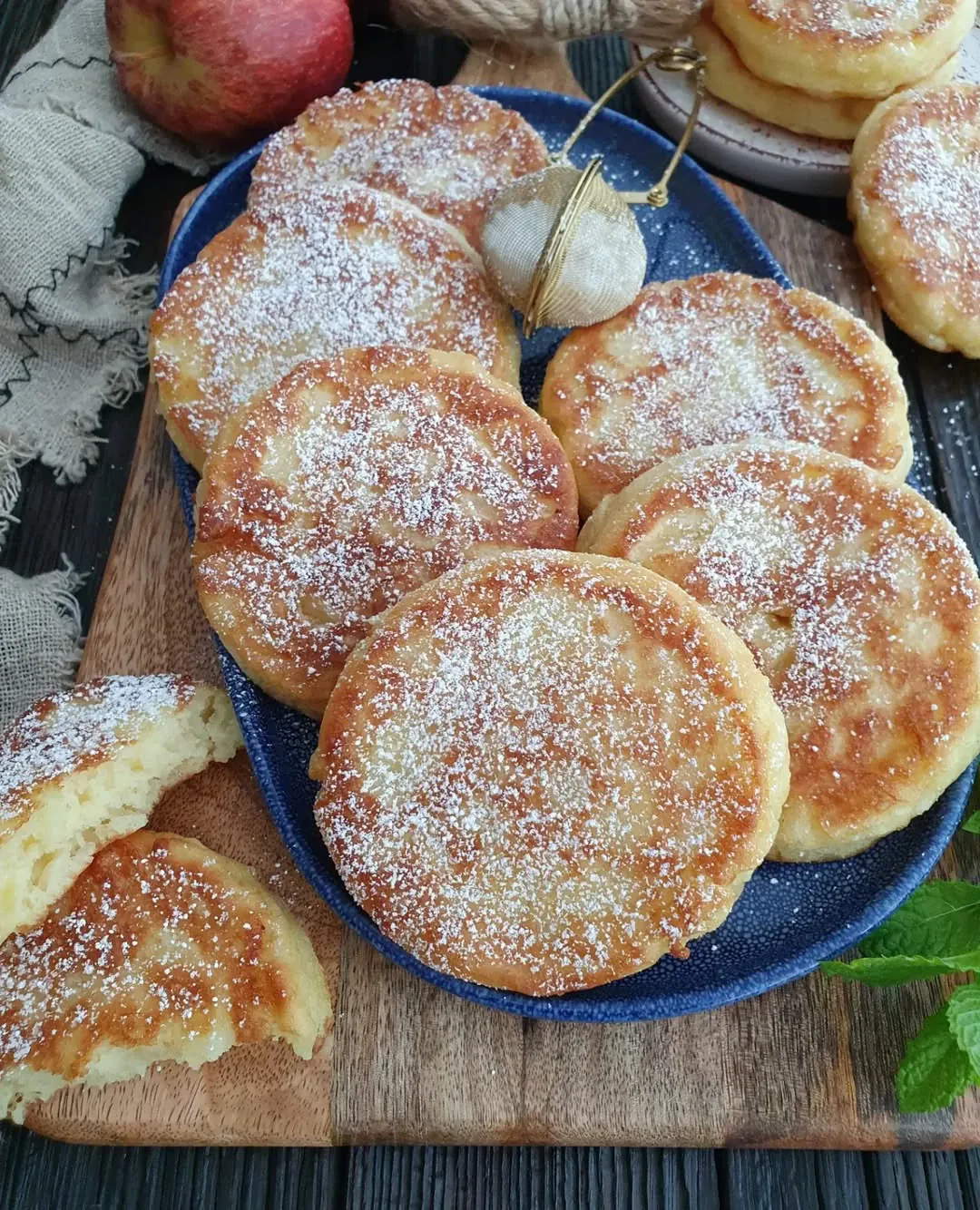 Puszyste budyniowe racuszki z jabłkami