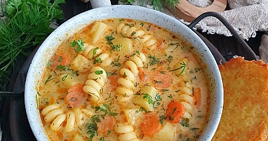 Aromatyczna zupa koperkowa z ziemniakami i makaronem